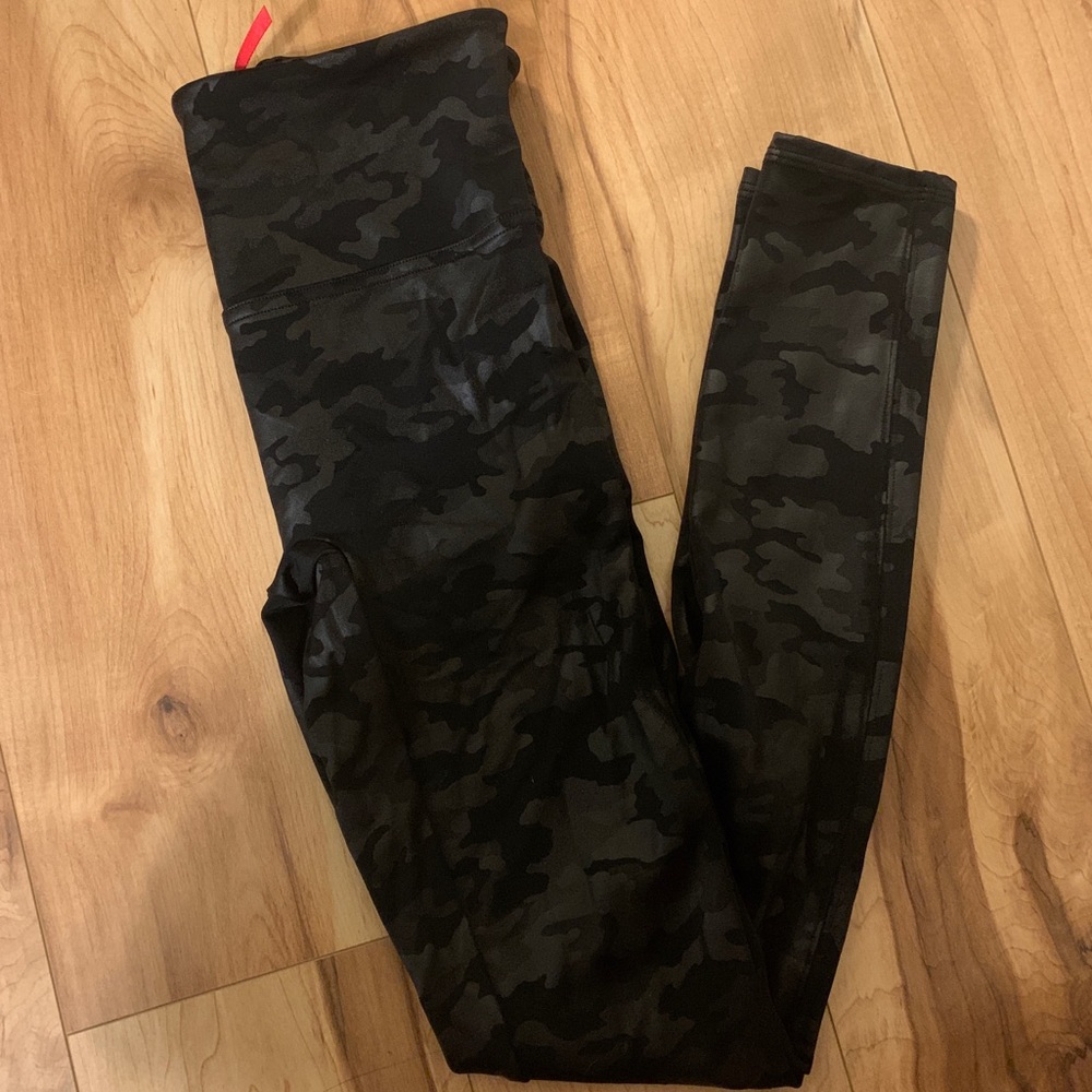 NWOT NSale Spanx camo leggings